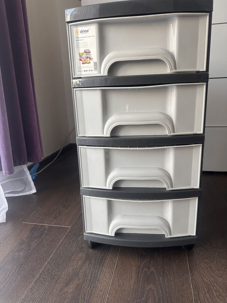 Pomocnik fryzjerski sprzedam, rwgal pod biurko , do lazienki