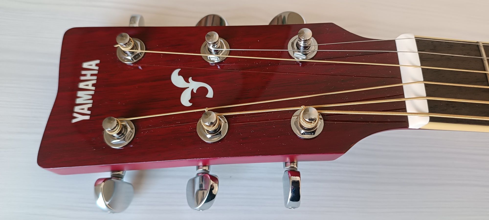 Гитара YAMAHA FS 820