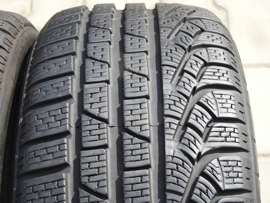 4x Pirelli Winter SottoZero Serie 2  225/40r18 92V 2x8,2mm 18rok