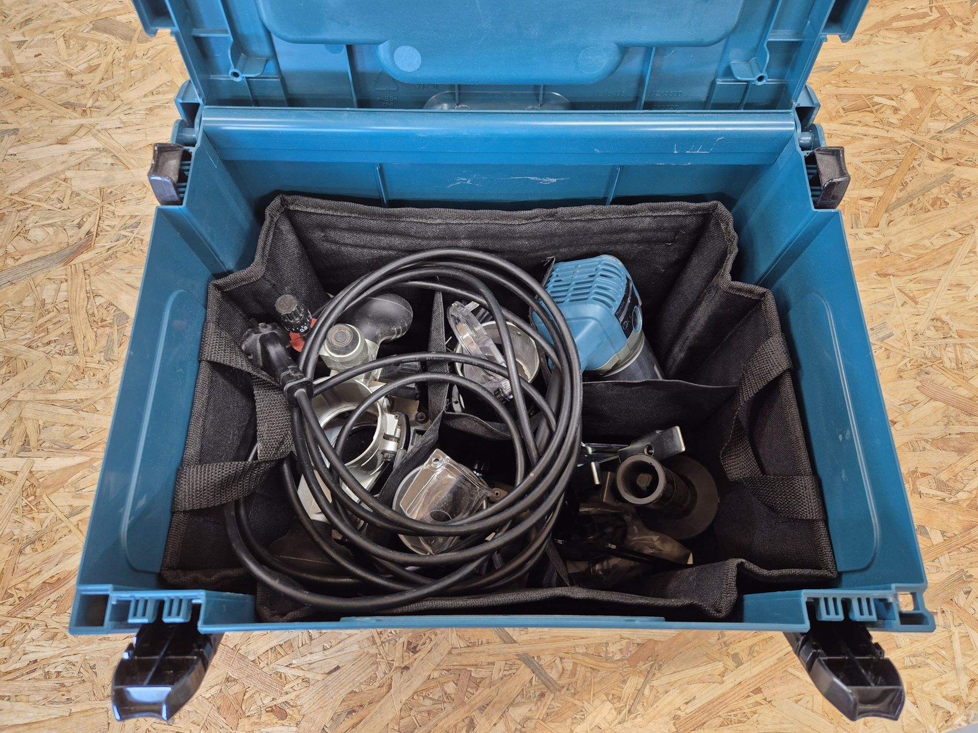 Frezarka Makita RT0700CX2J górnowrzecionowa