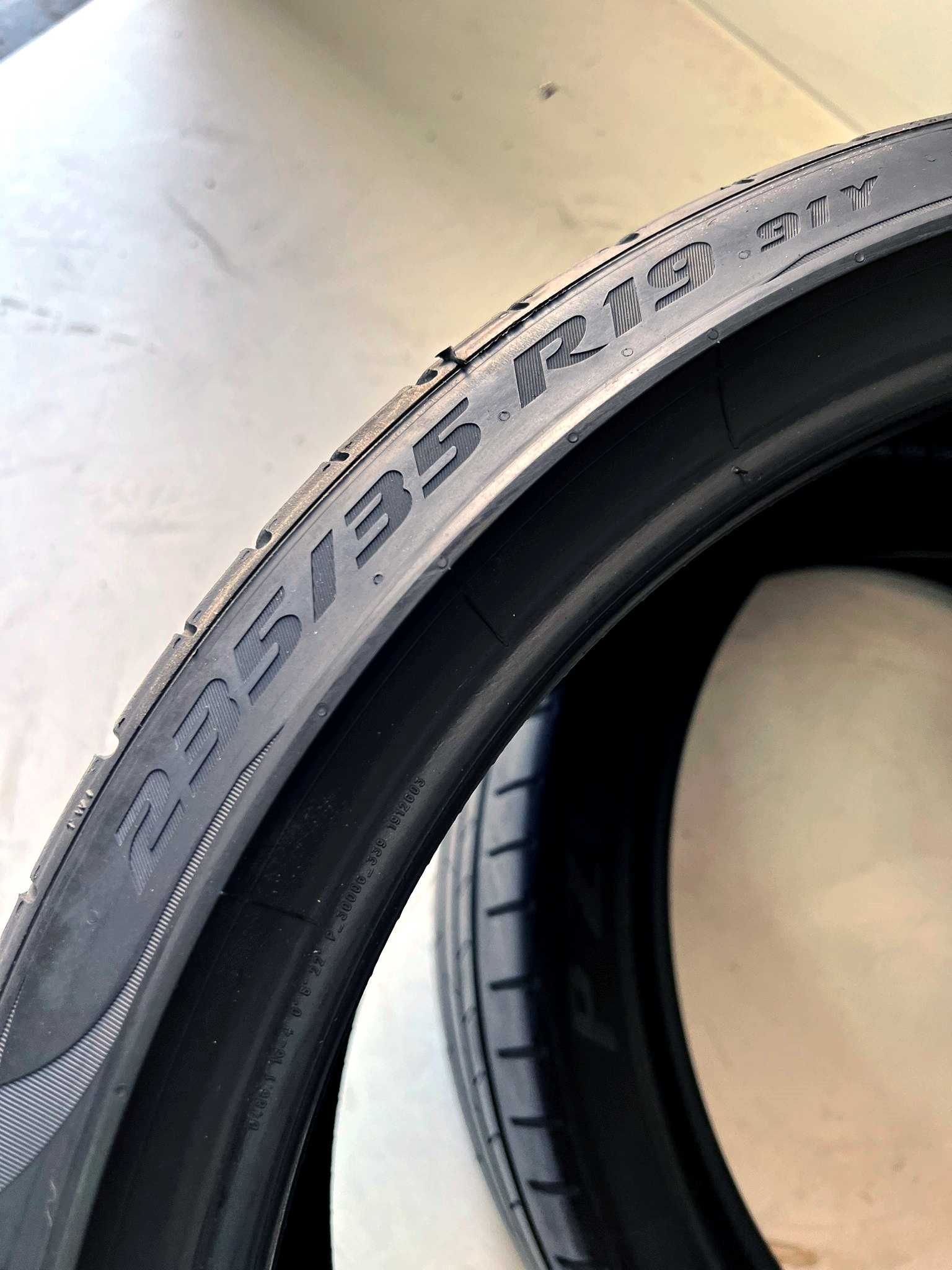 Pneus Pirelli Pzero PZ4 - 235/35/19 - Excelentes