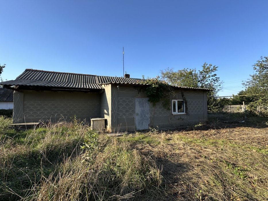 Будинок з ділянкою