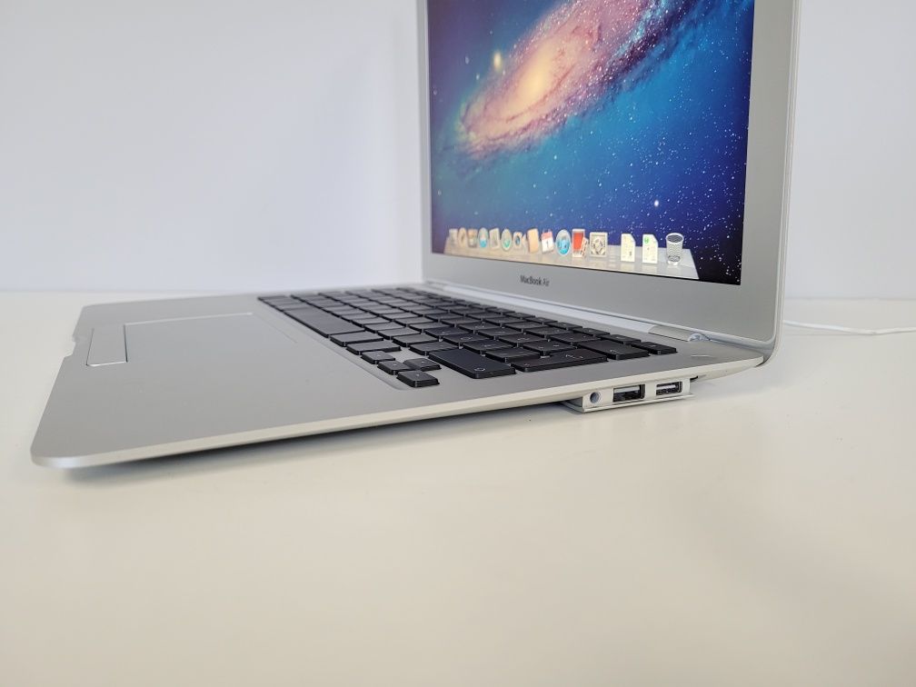 Laptop MacBook Air- Intel, 2gb ram, SSD 60gb, Szybki, Podświetlana
