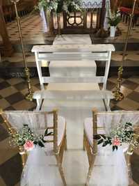 Biały klęcznik dekoracja na ślub
