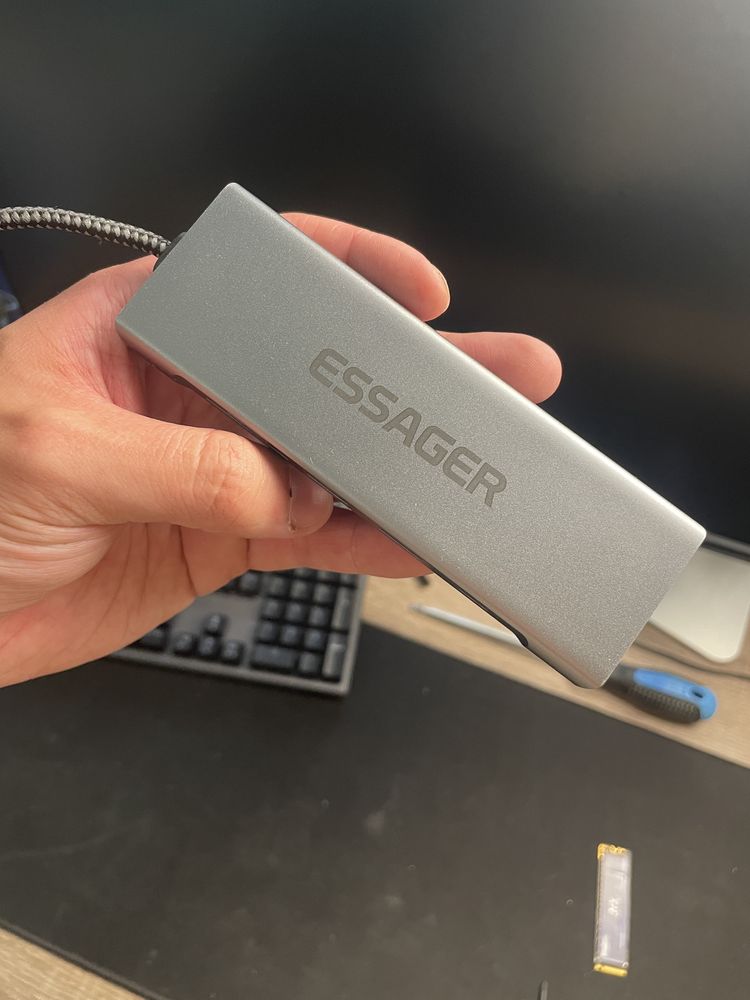 Хаб зі слотом М.2 SSD(10Gbe)