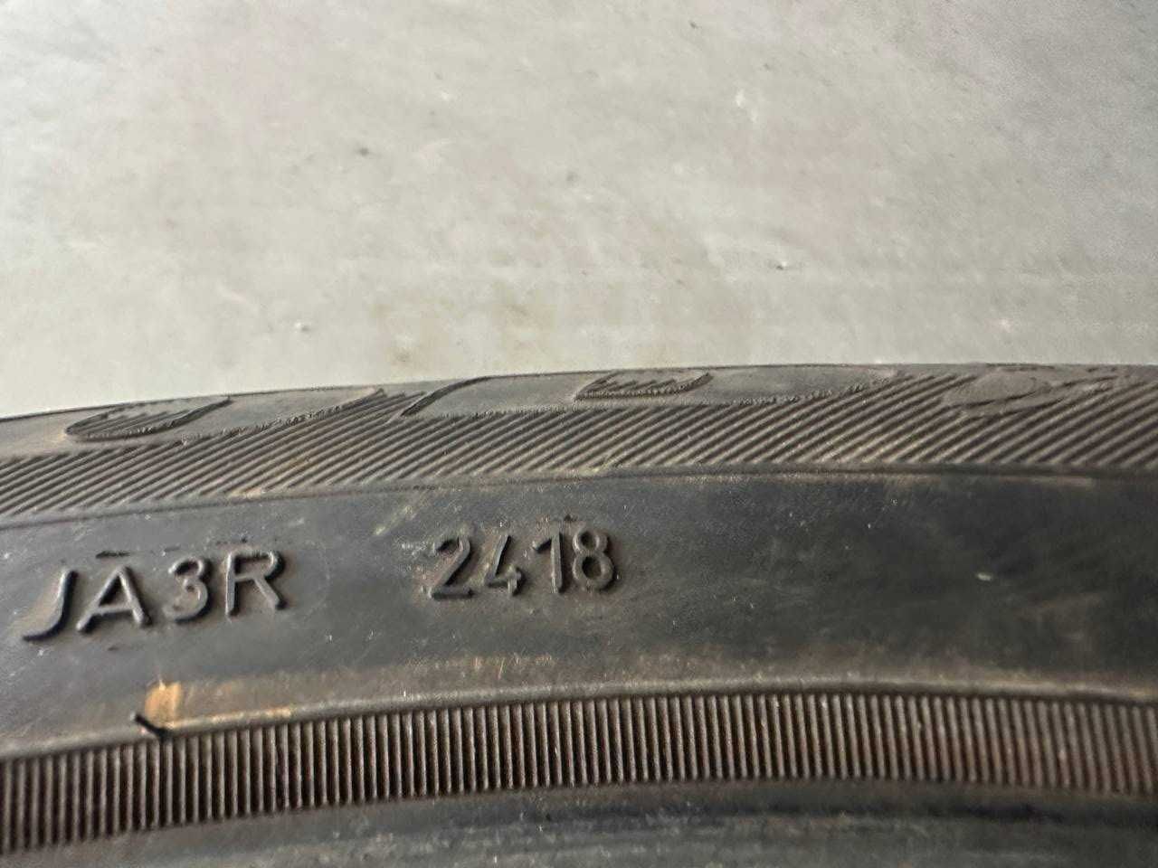 Зимові шини  215 60 R17 Goodyear Гудіер