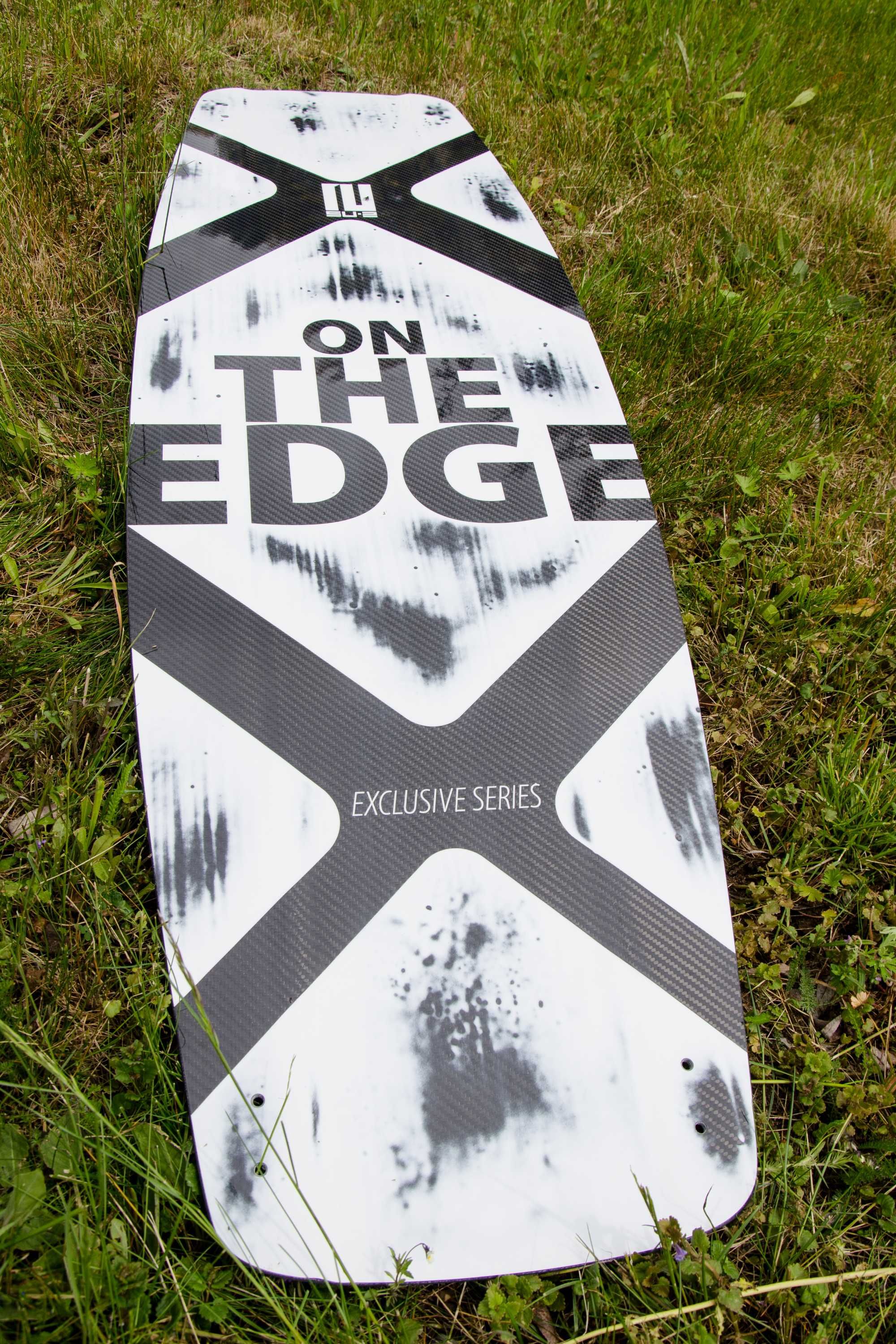 Su2 kiteboard  Specjal edytion  On The Edge Carbon/ Wood 137/141