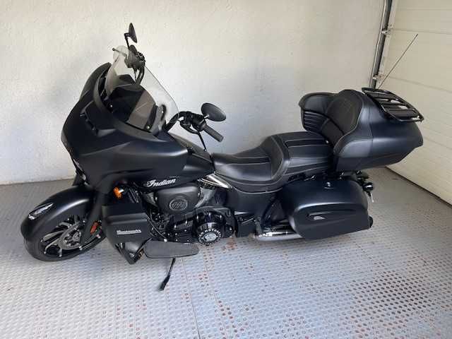 Indian Roadmaster Darkhorse Blacksmoke.