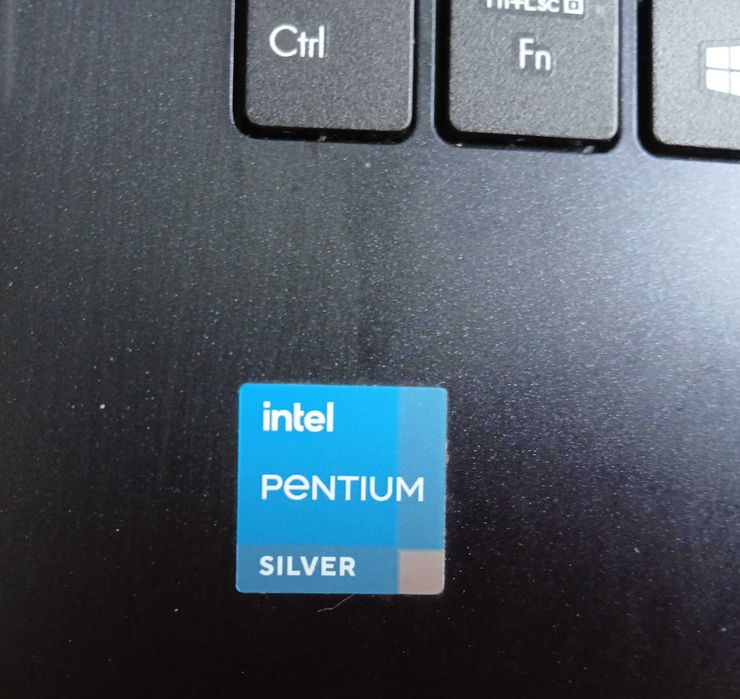 ASUS 15,6 PENTIUM 4x 3,3Ghz 8GB 256GB WIN10 Blue (nowa bateria)