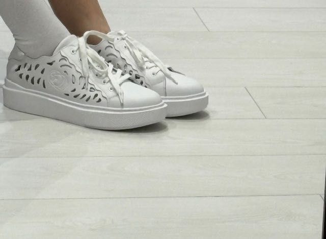 Продаю  кроссовки 40-41  размера