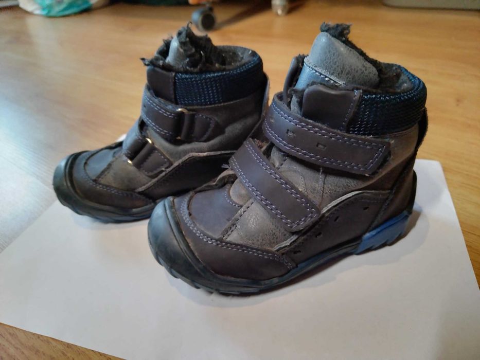 Sprzedam zimowe buty dziecięce marki Kornecki r. 24