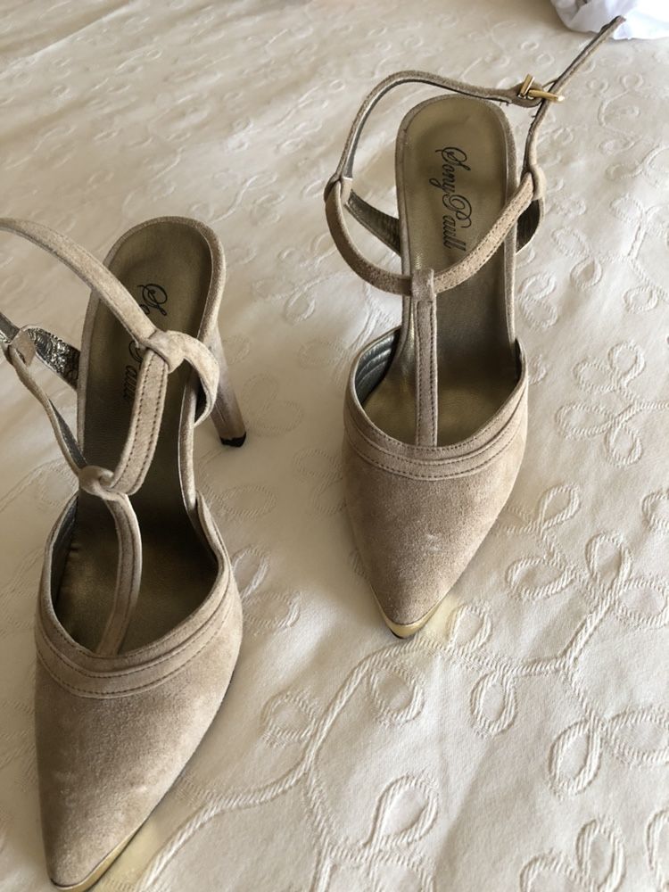 Sapatos em pele camurça