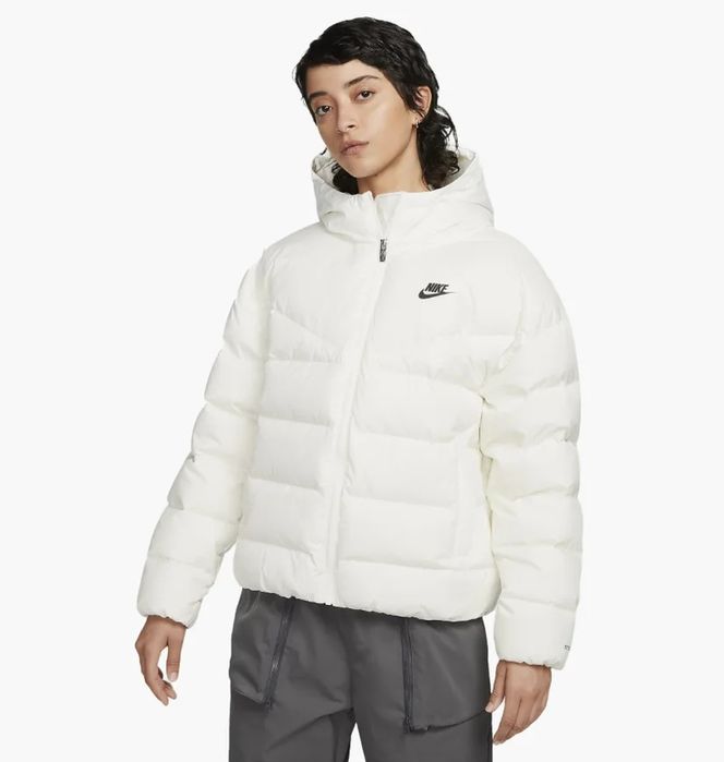 Куртка жіноча Nike Sportswear Storm-Fit Windrunner M, XS