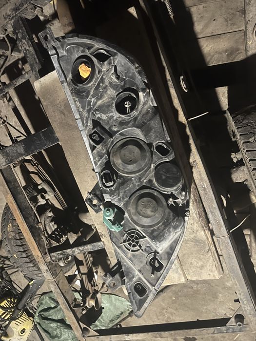 Продам фари на рено мастер оригинал