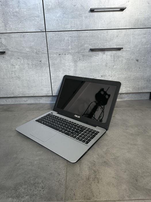 Laptop asus f555U