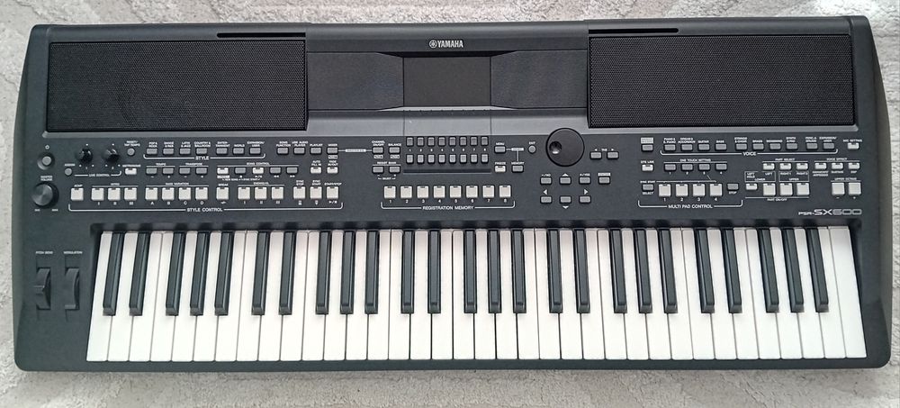 Yamaha psr sx600 + stojak, pokrowiec I dodatkowe style