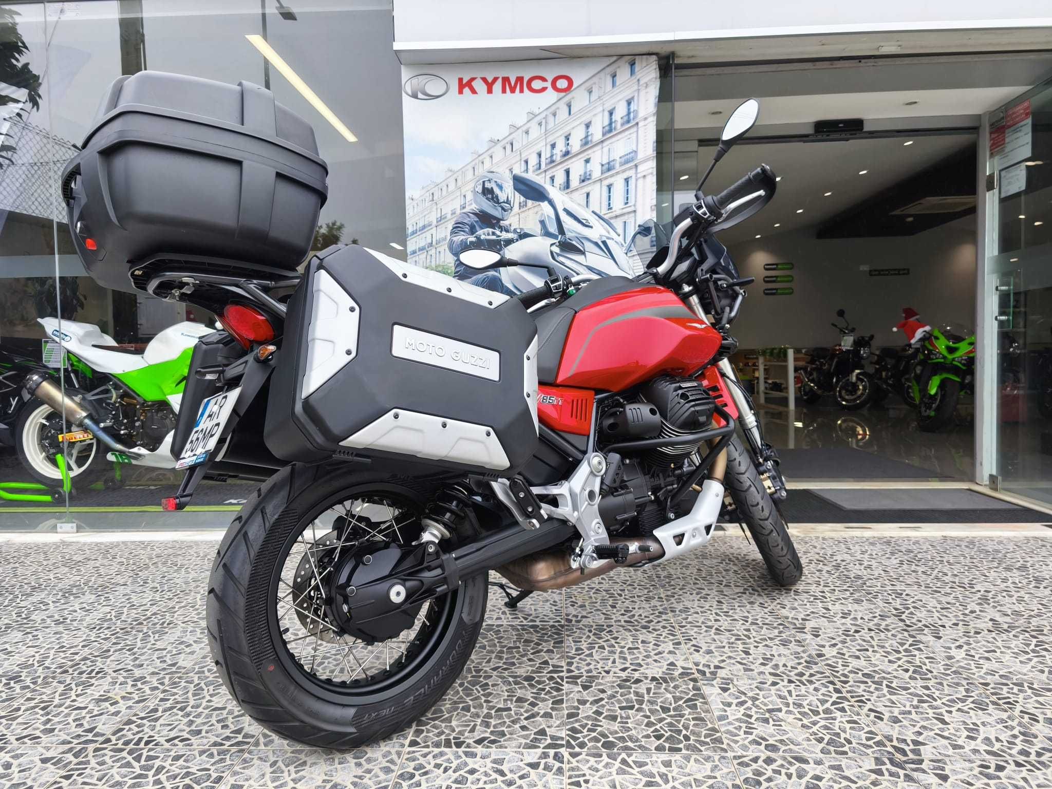 Moto Guzzi V85 2022