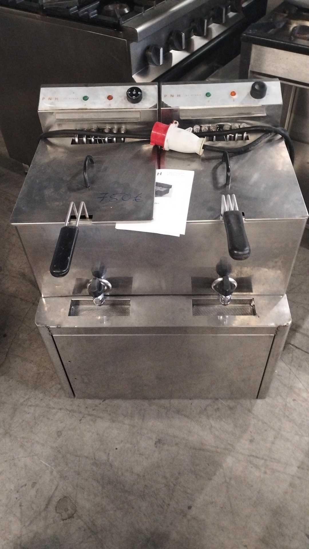Vária gama de fritadeiras industriais