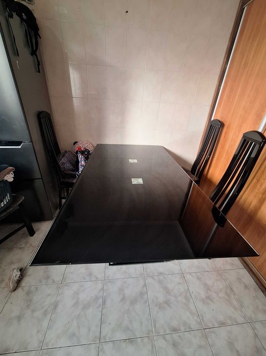 Mesa de jantar de vidro