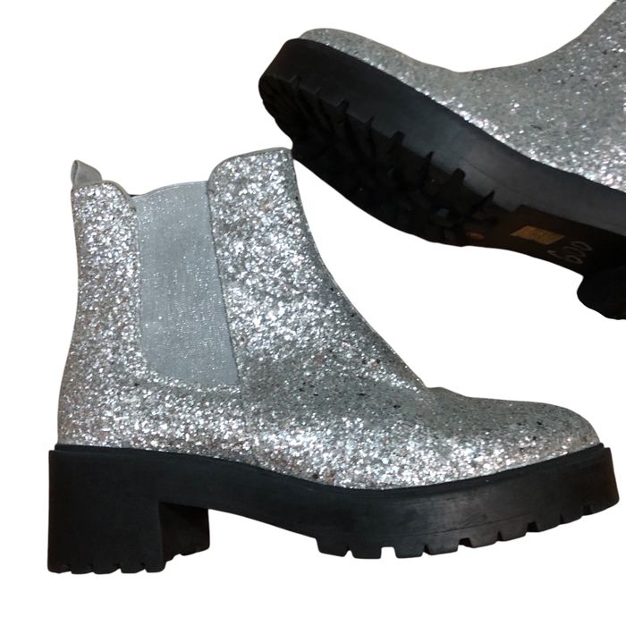Челсі Asos черевики жіночі на тракторній підошві блискучі срібні 28 см