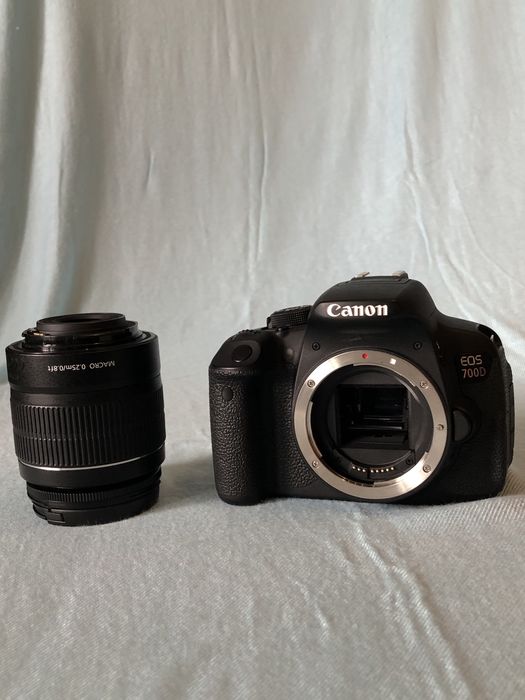 Canon 700D KIT 18-55мм | Повний комплект + сумка + 3 батареї