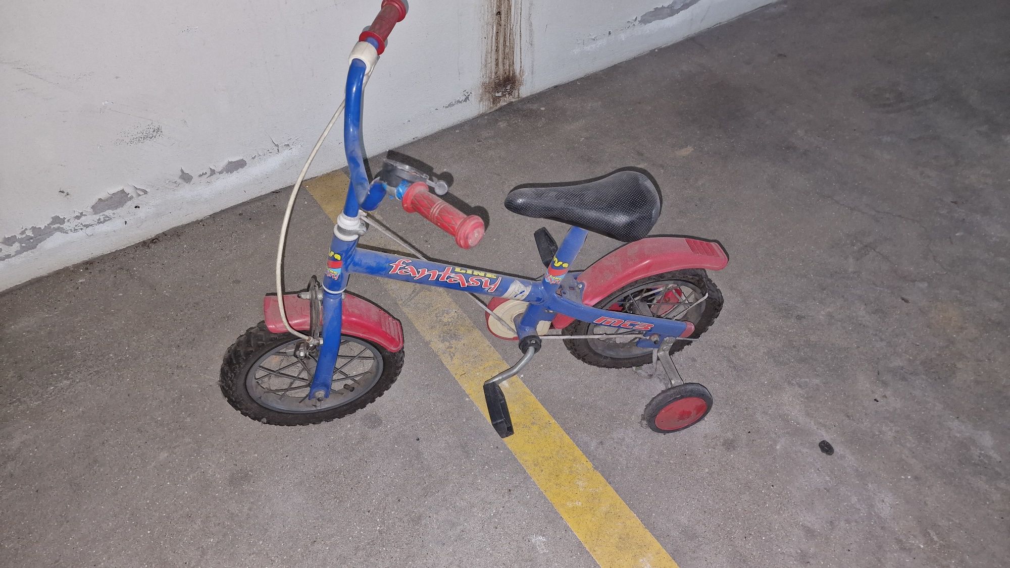 Bicicleta de criança pequena