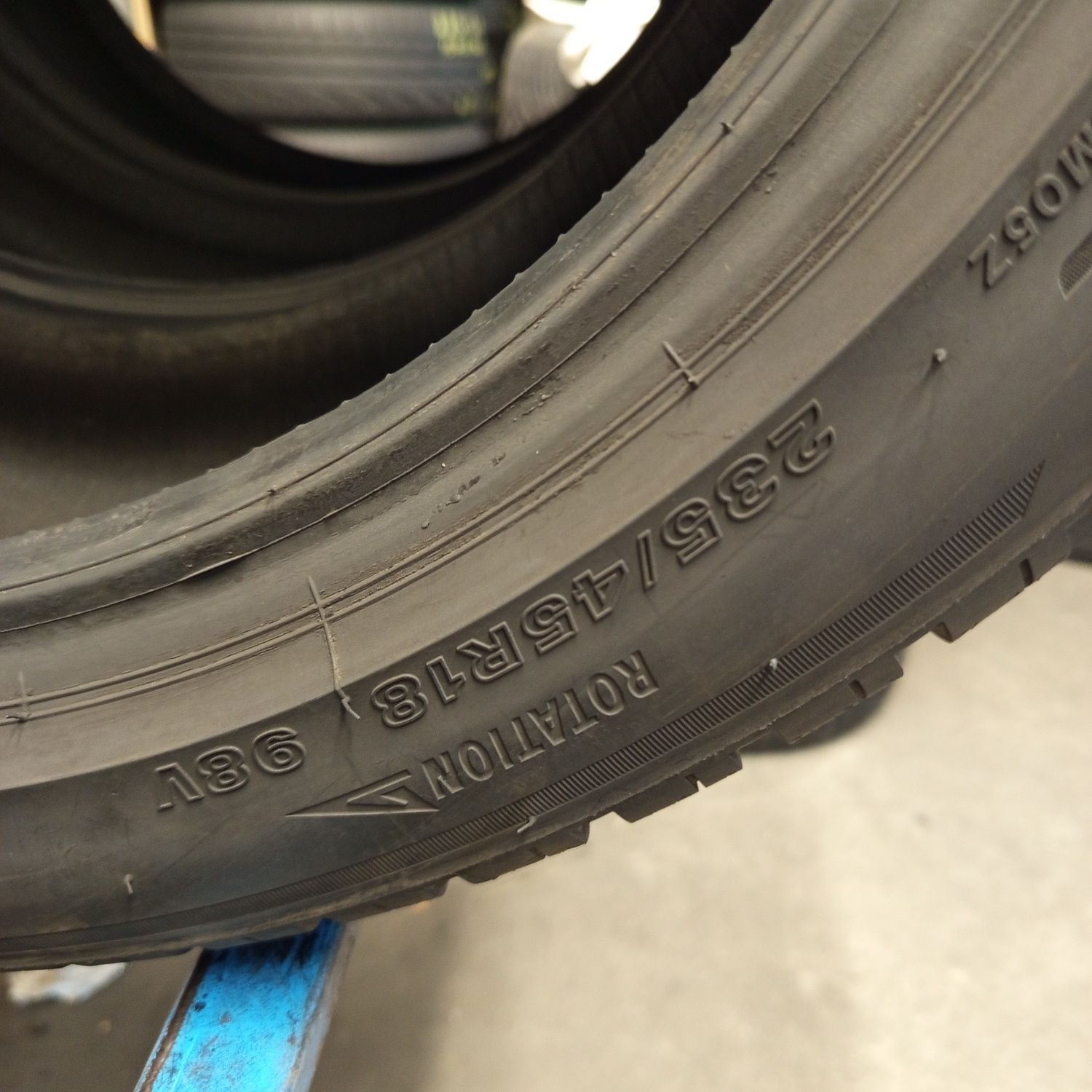 4x 235/45r18 Bridgestone LM005