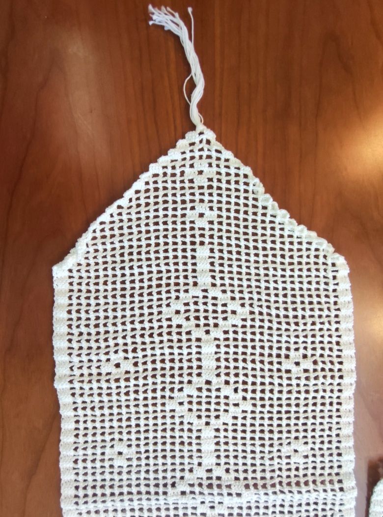 Conjunto de 3 naprons em renda feitos à mão.