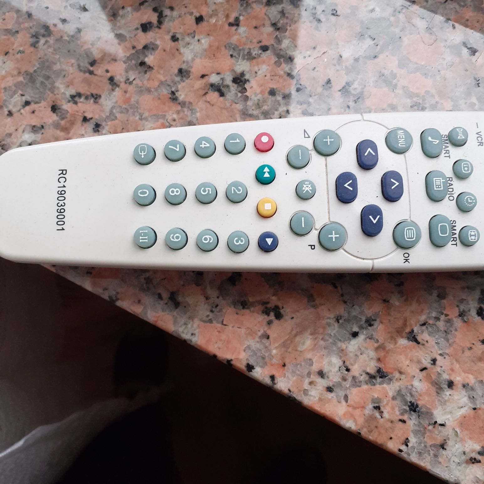 Sprawny pilot do telewizora Philips