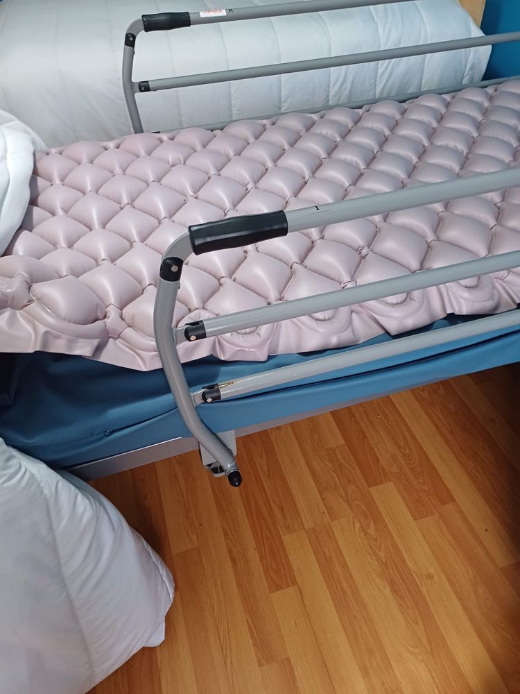 Cama articulada com colchão anti escaras