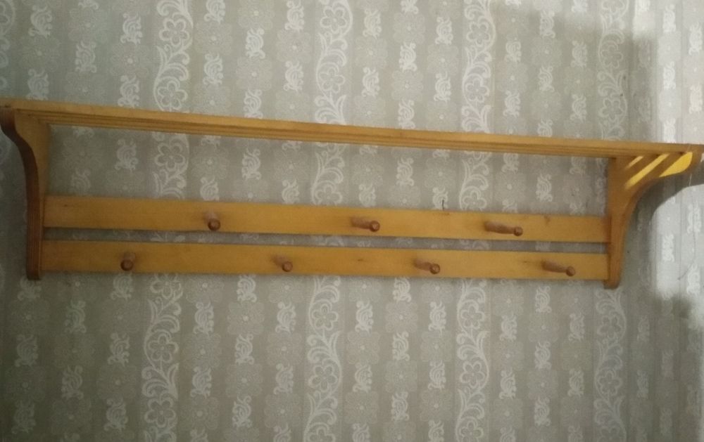 Вешалка деревяная