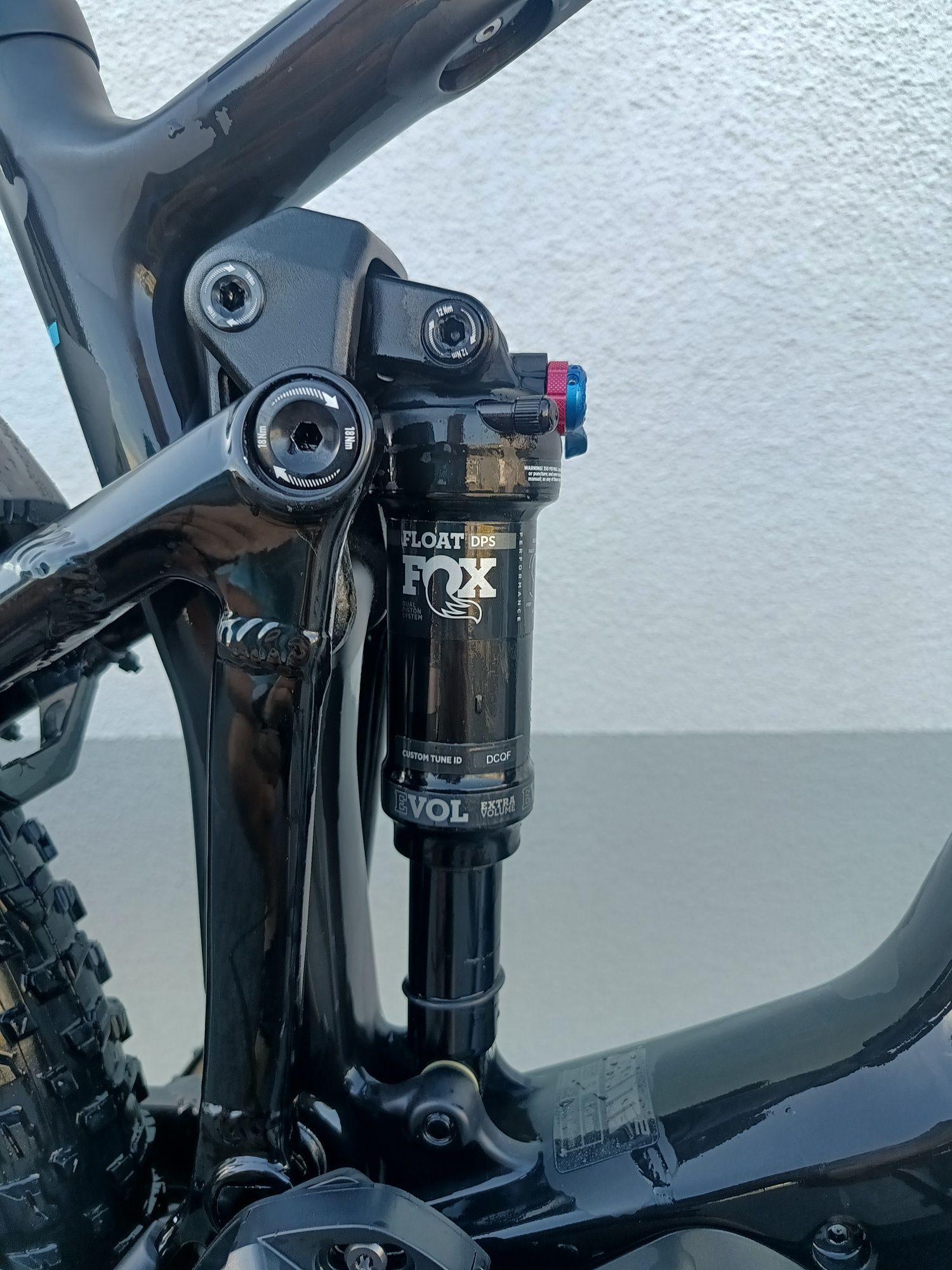 Focus Jam 2 Carbon 27.5 Plus Novatec Fox Deore XT