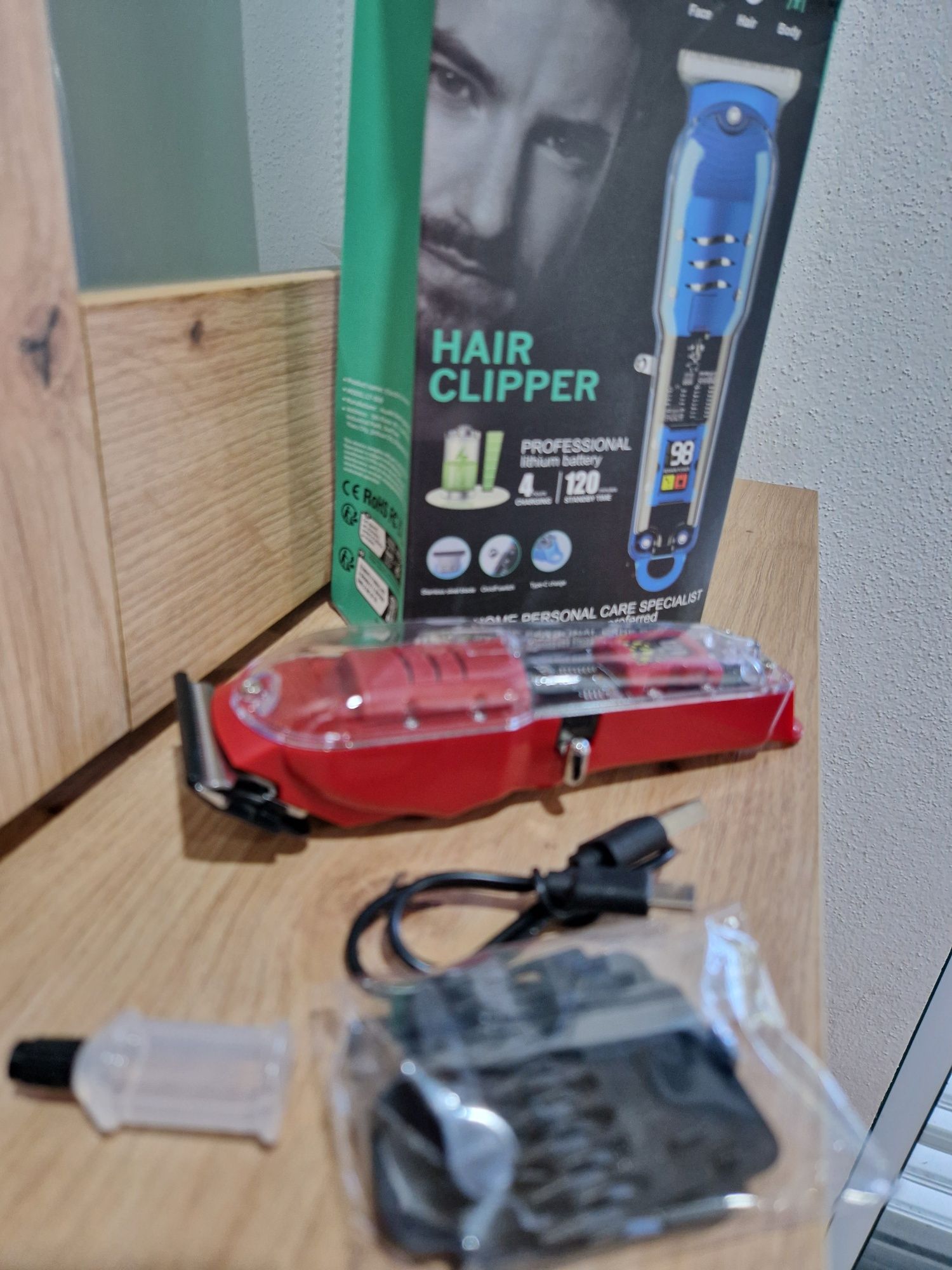 Máquina de cortar cabelo.  Nova