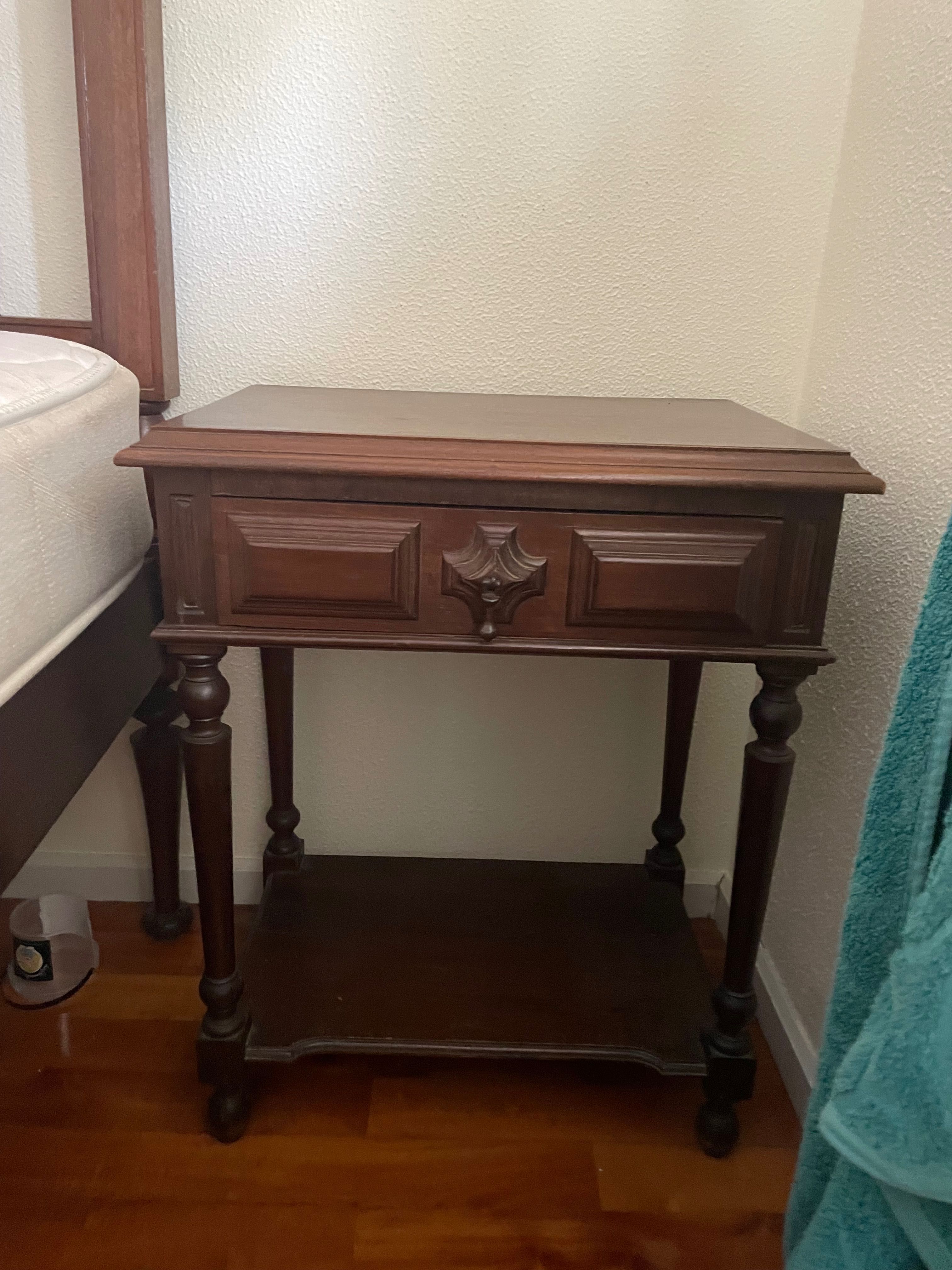 Mobília quarto antiga em cerejeira