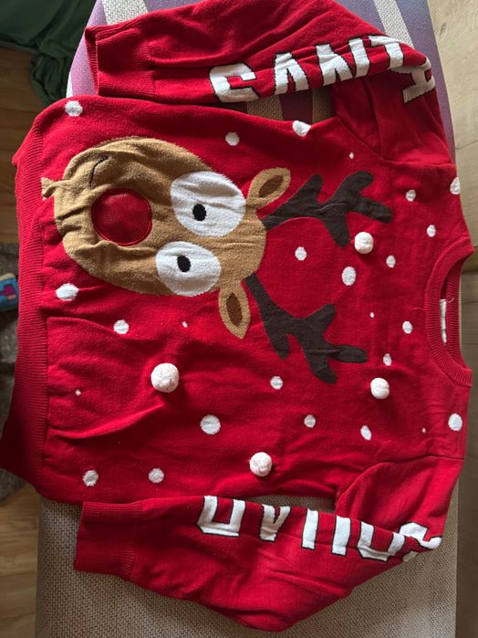 Swetr dziewczęcy z reniferem, Boże Narodzenie r.140