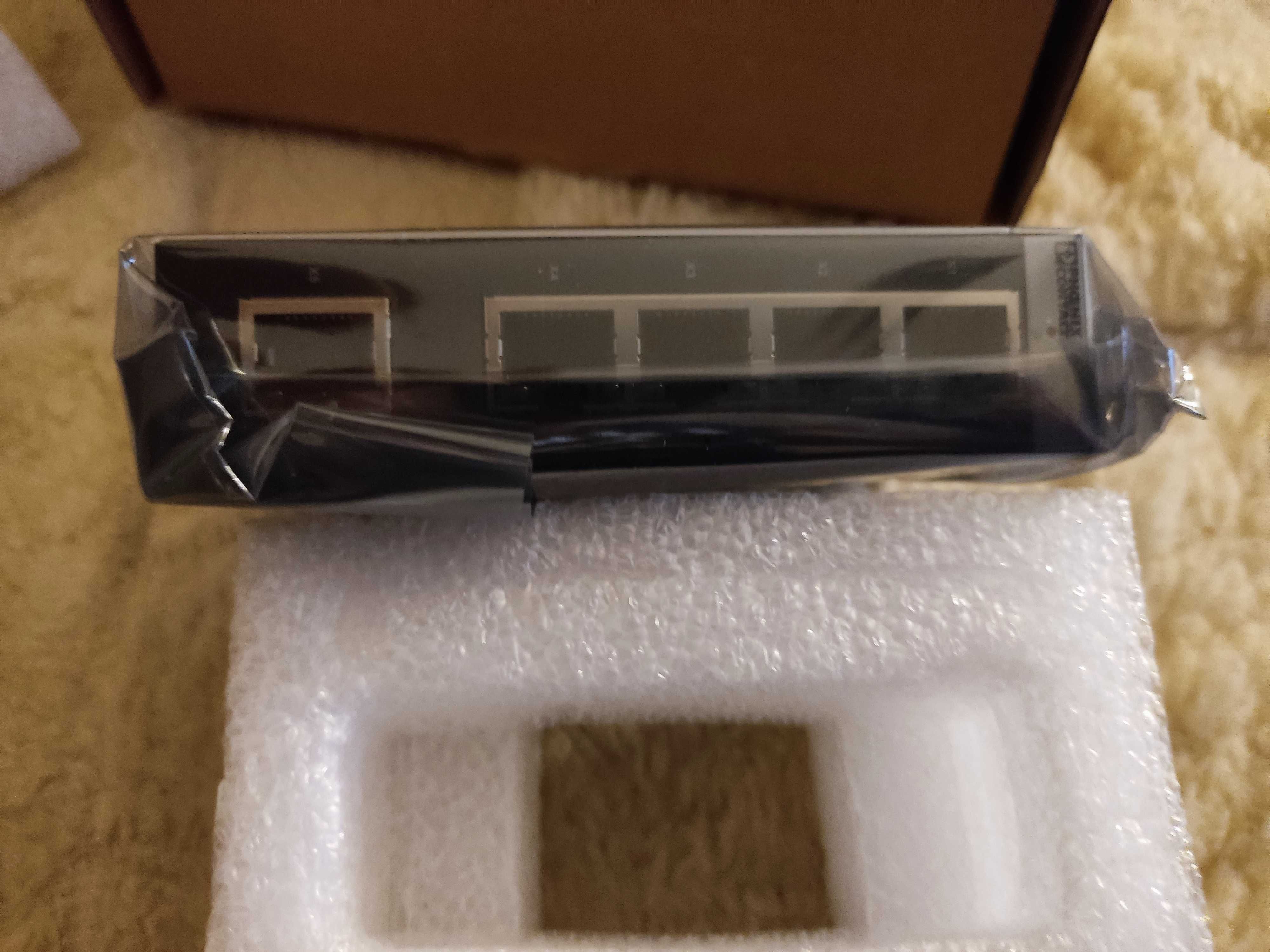 Switch przemysłowy Ethernet Phoenix Contact FL SWITCH SFNB 5TX