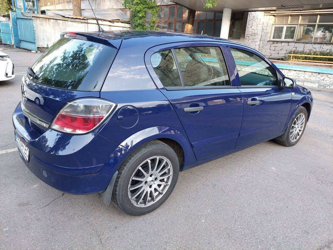 Opel Astrs H 2007 год 5500$