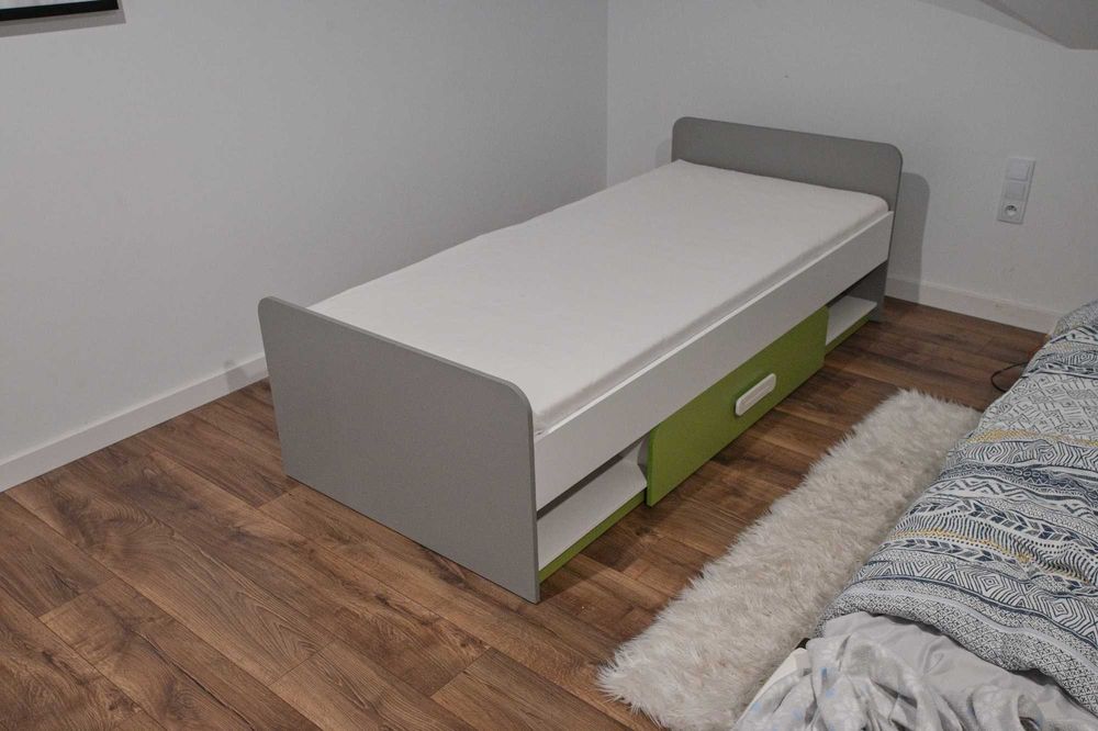 Łóżko młodzieżowe IQ12 90x200cm, zielone, z materacem sprężynowym 12cm