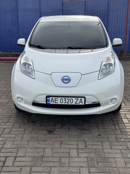 Авто nissan leaf