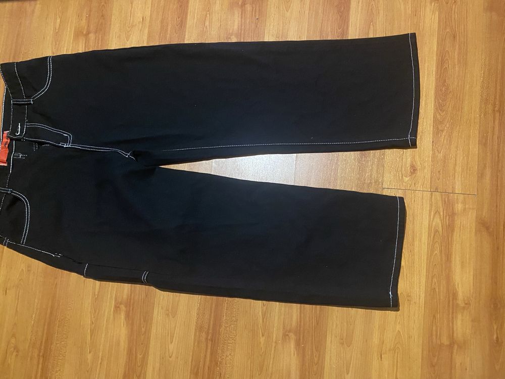 Calças Jeans Personalizada (caveira de tercido na area do Bolso atras)