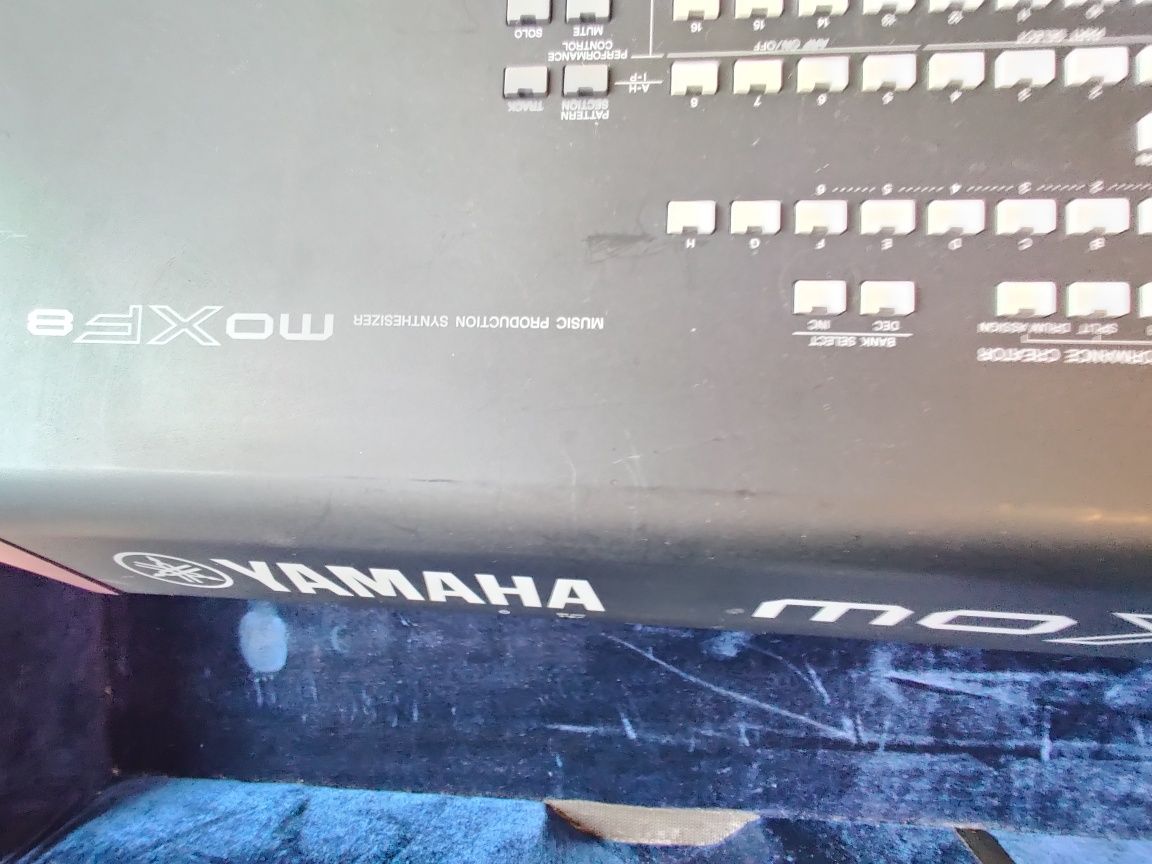 Syntezator Yamaha moxf8