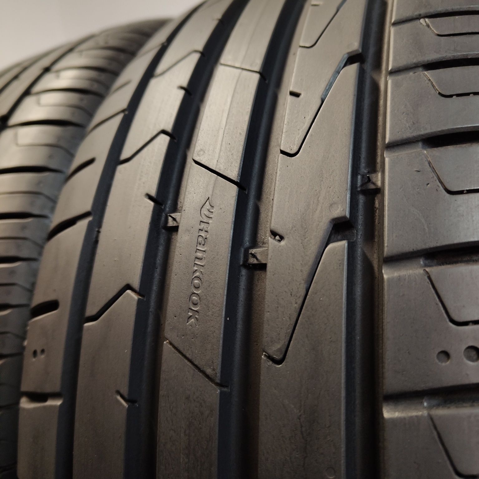 215/45/18 Sprzedam komplet opon letnich Hankook