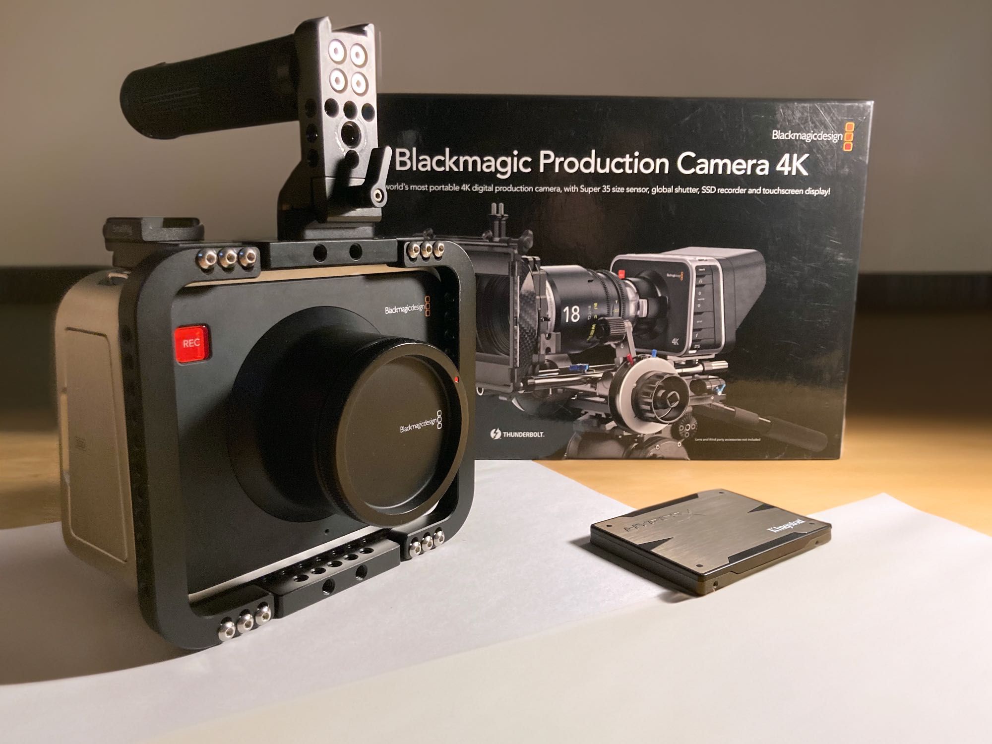 Blackmagic Production Camera 4K + SmallRig Cage + SSD 240 GB