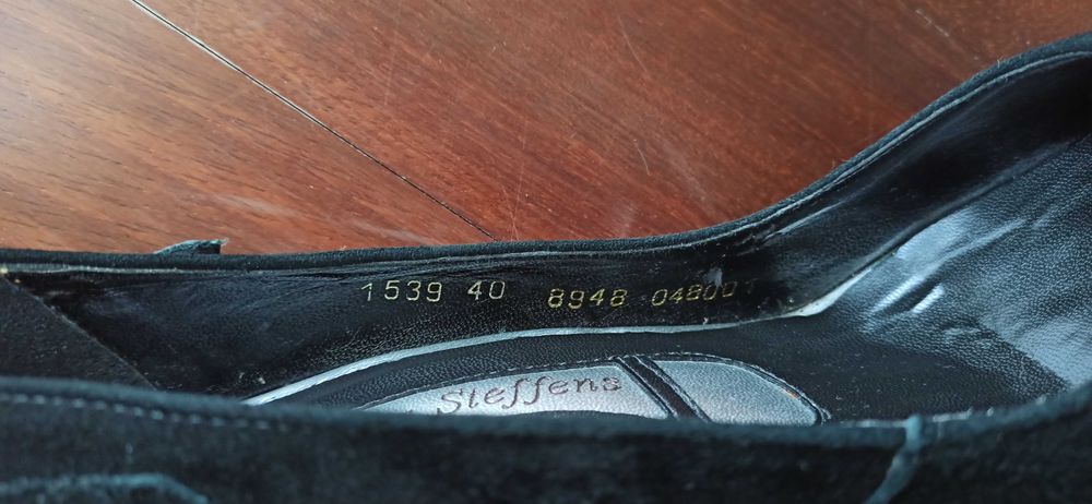 Sapato Carmen Steffens com pedra brilhante