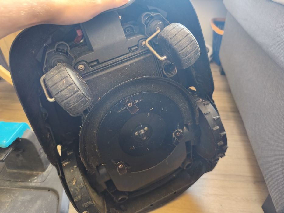 Robot koszący Gardena sileno smart r750 li z garażem kosiarka