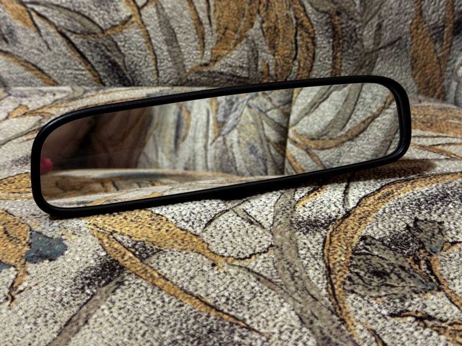 Дзеркало заднього виду (салонне)