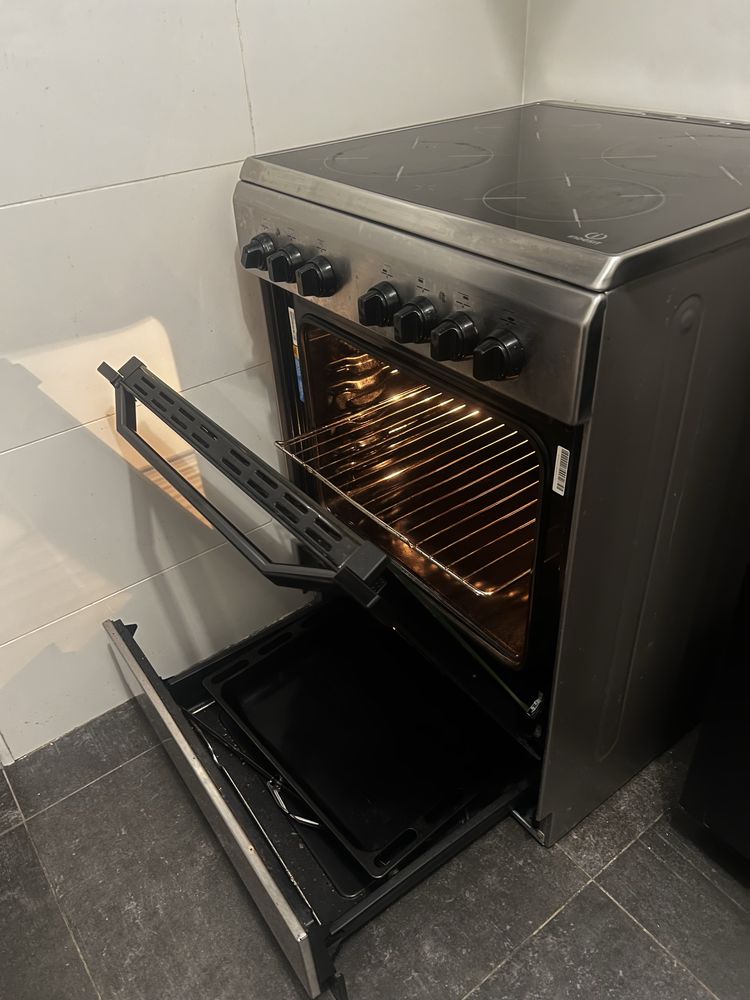 Fogão + Forno eléctrico Indesit a funcionar bem