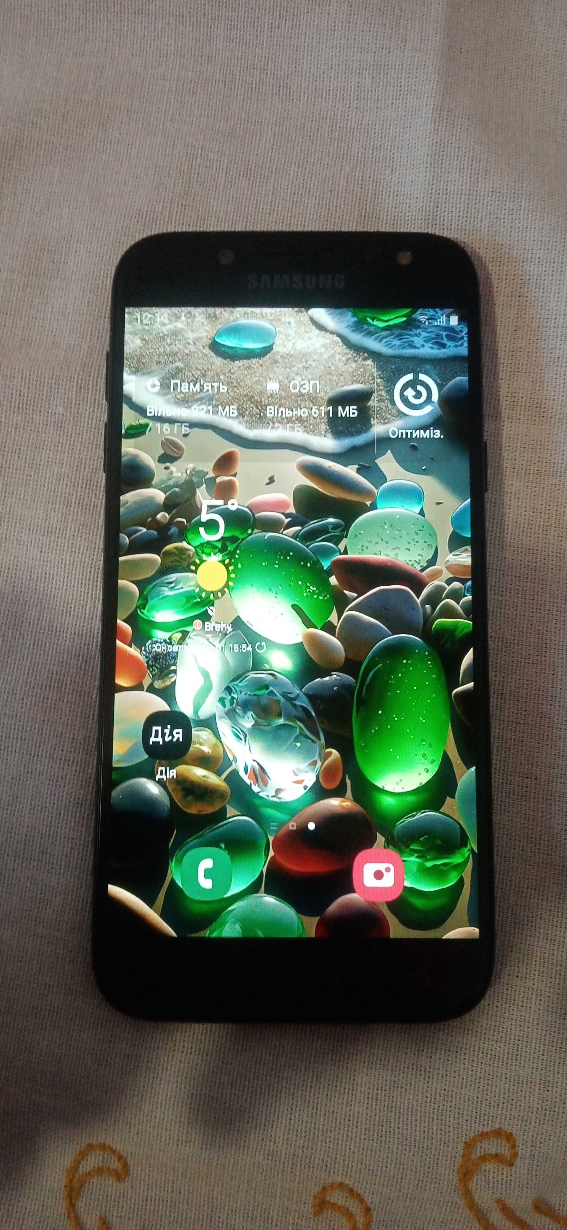 Продам Samsung   телефон праює добре