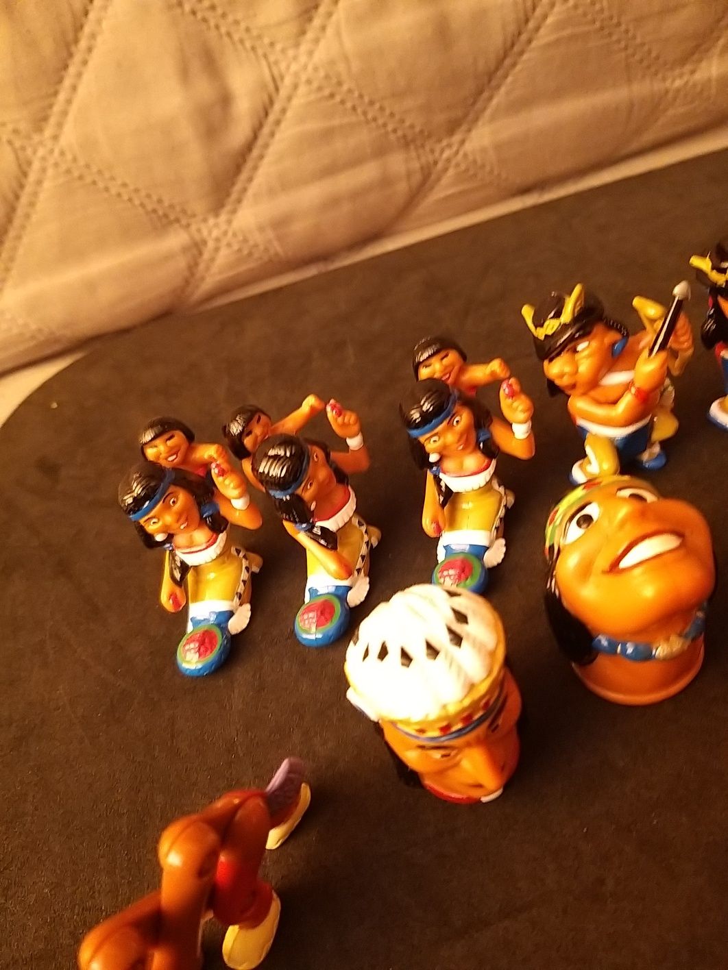 Figurki Indianie i Traperzy Kinder Niespodzianka Ferrero