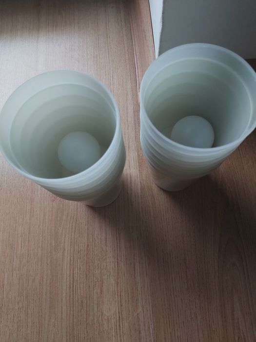 Zestaw kubków i piłeczek do gry w beer pong świecące w ciemności